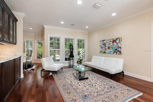 living room featuring dark wood-style flooring, crown molding, recessed lighting, visible vents, and baseboards