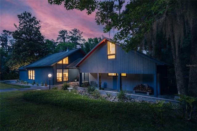 view of front of property with a front yard