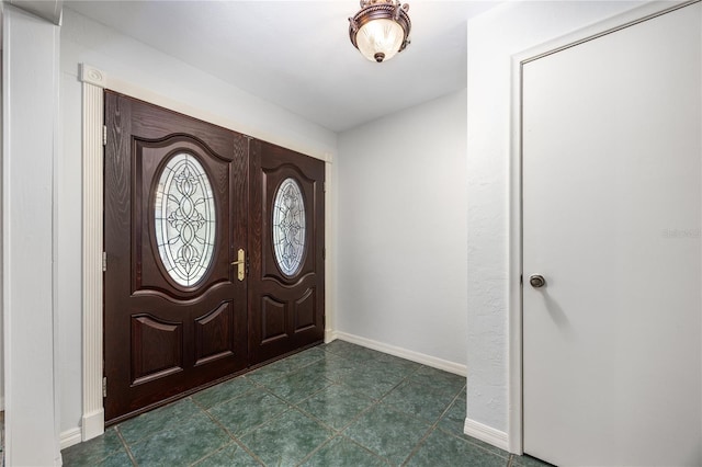 foyer featuring baseboards