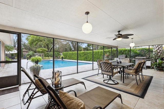 sunroom featuring ceiling fan