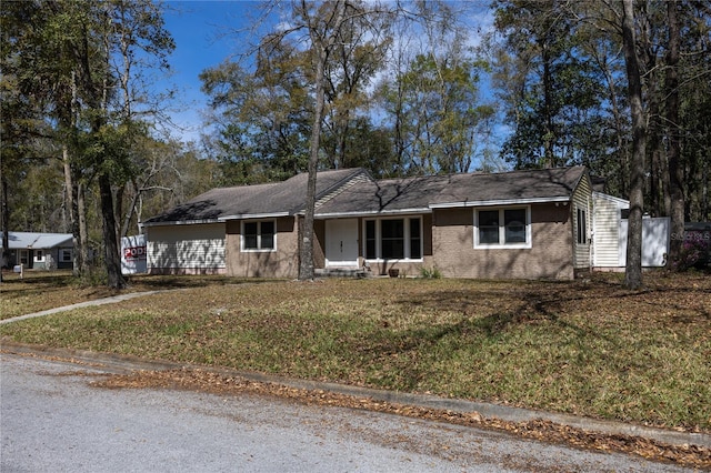 single story home with a front lawn