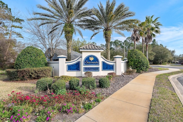 view of community / neighborhood sign