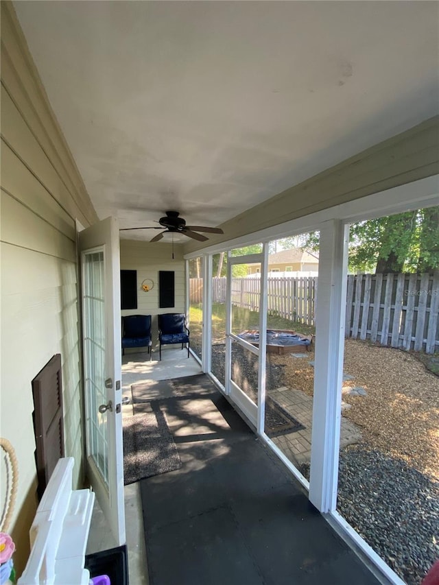 sunroom / solarium with a ceiling fan