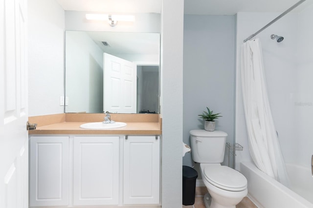 bathroom featuring toilet, visible vents, shower / tub combo with curtain, and vanity