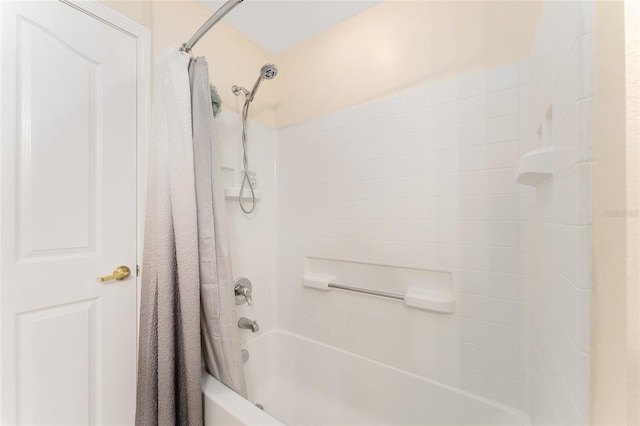 bathroom featuring shower / bath combo