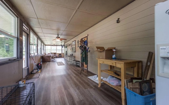 sunroom / solarium with a ceiling fan