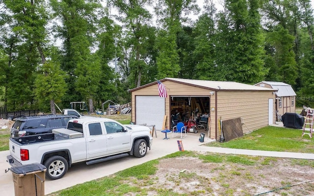 view of detached garage