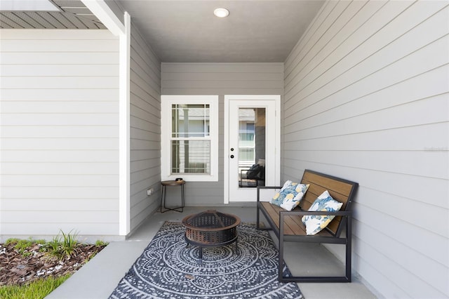 entrance to property with an outdoor living space