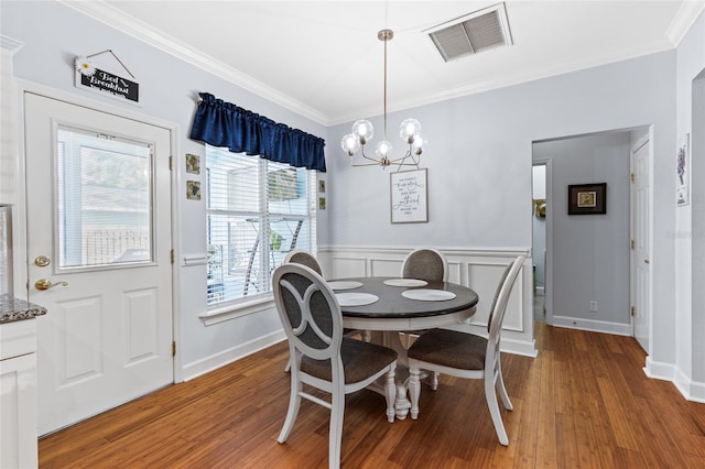 dining space featuring light wood-style flooring, wainscoting, visible vents, and crown molding