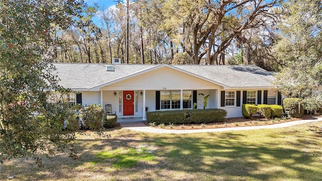 ranch-style house featuring covered porch, a shingled roof, a front lawn, and stucco siding