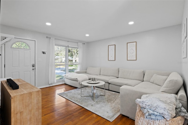 living area featuring recessed lighting, dark wood-style floors, and baseboards