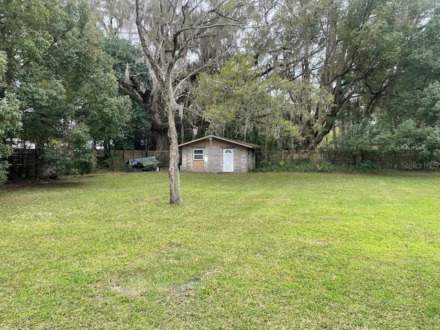 view of yard featuring an outdoor structure and a fenced backyard