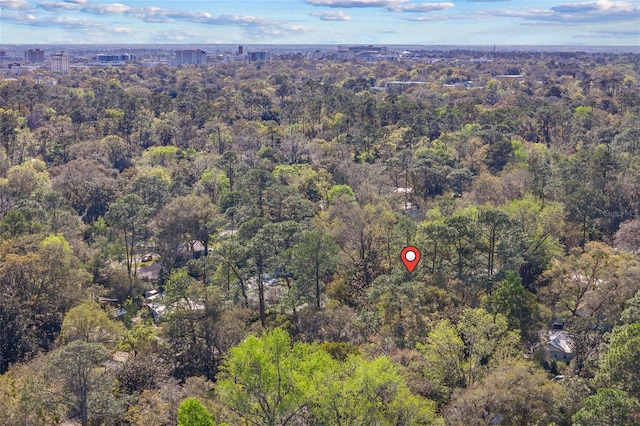 birds eye view of property featuring a wooded view