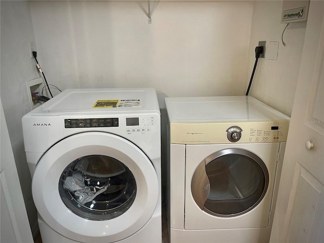 laundry area with laundry area and independent washer and dryer