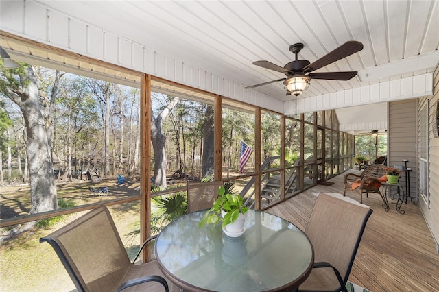 sunroom / solarium with ceiling fan