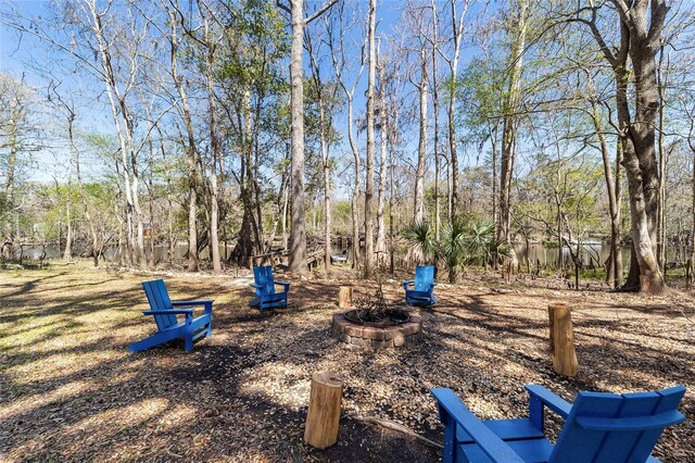 view of yard featuring a fire pit