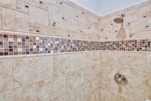 room details featuring tiled shower