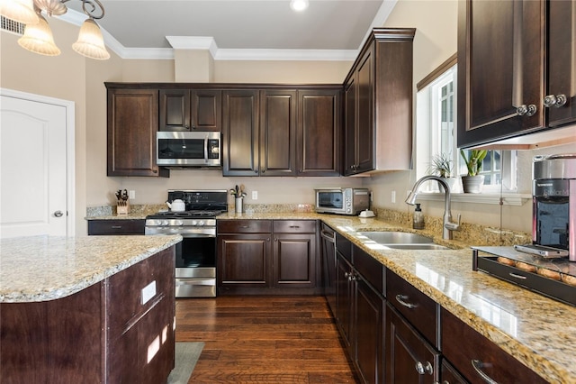 kitchen featuring a sink, stainless steel appliances, dark wood-type flooring, and crown molding