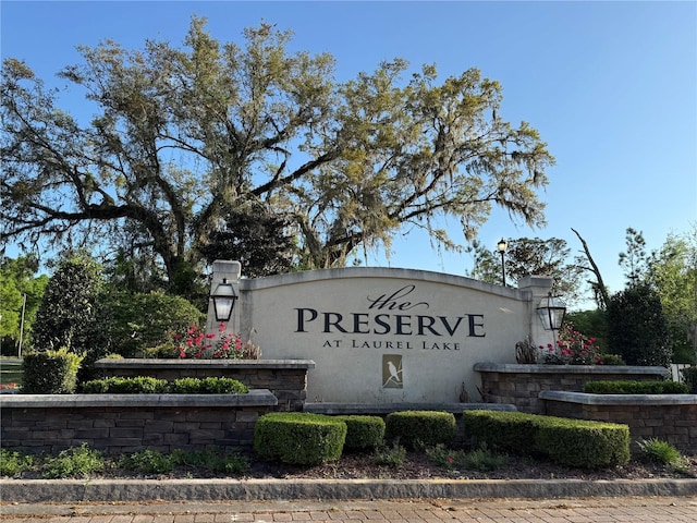 view of community / neighborhood sign