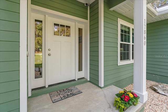 doorway to property with covered porch