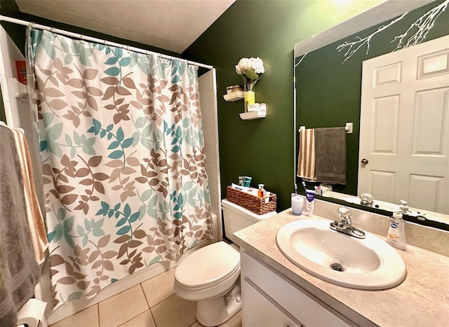 full bath featuring tile patterned flooring, a shower with curtain, toilet, and vanity