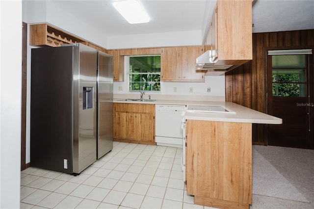 kitchen featuring a sink, under cabinet range hood, stainless steel fridge with ice dispenser, light countertops, and dishwasher