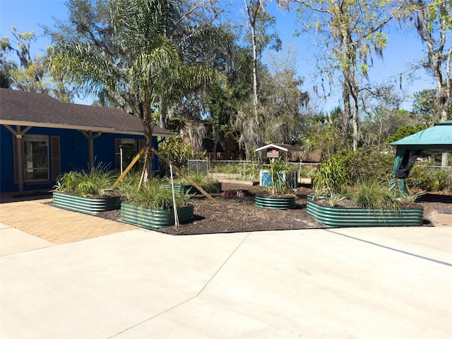 460 SE 4th Ave, Melrose, FL 32666 - exterior space featuring a patio area, a garden, a gazebo, and fence