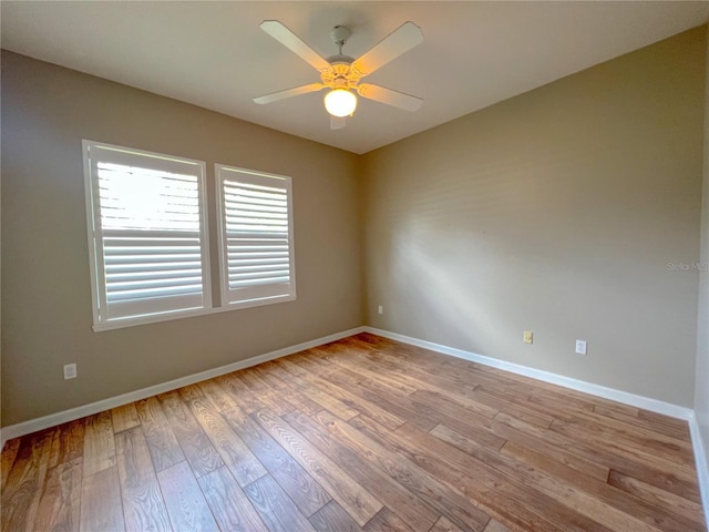 empty room featuring light wood-style floors, baseboards, and ceiling fan