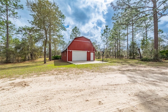 6550 SE 123rd Ter, Morriston, FL 32668 - detached garage featuring driveway