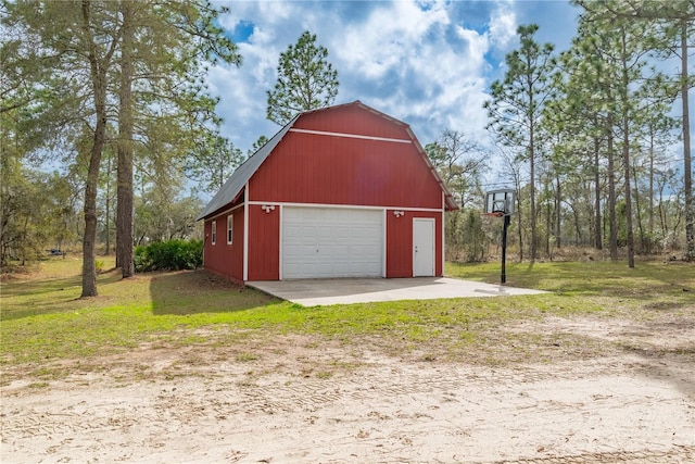 6550 SE 123rd Ter, Morriston, FL 32668 - detached garage featuring driveway