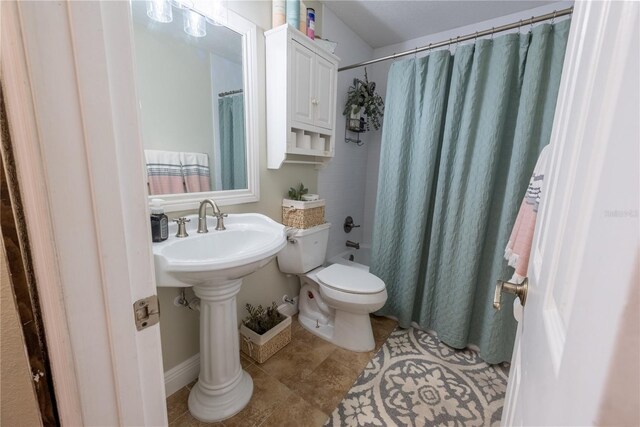 6550 SE 123rd Ter, Morriston, FL 32668 - bathroom featuring a sink, toilet, tile patterned floors, and shower / bath combo