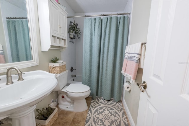 6550 SE 123rd Ter, Morriston, FL 32668 - bathroom with shower / bathtub combination with curtain, a sink, and toilet