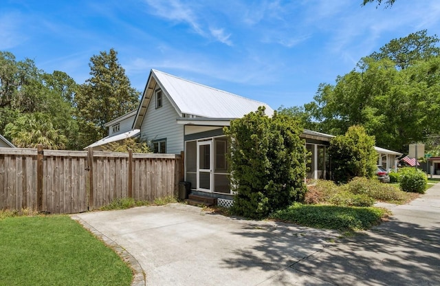 620 NE 6th Ave, Gainesville, FL 32601 - view of side of property with a sunroom and fence