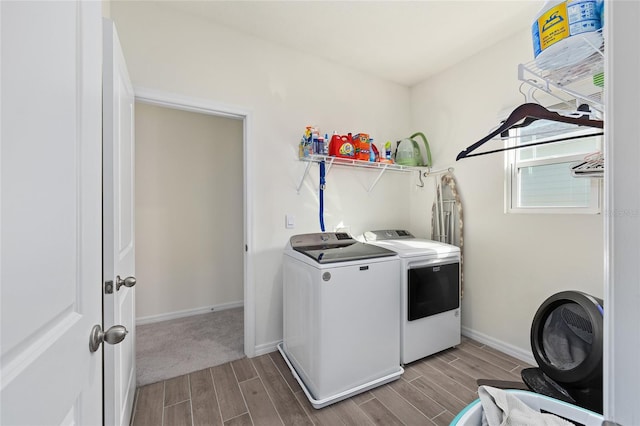 1487 NW 136th Blvd, Newberry, FL 32669 - washroom featuring independent washer and dryer, baseboards, laundry area, and wood tiled floor