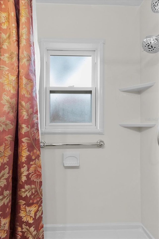 841 N Palm Springs Ter, Crystal River, FL 34429 - room details featuring curtained shower