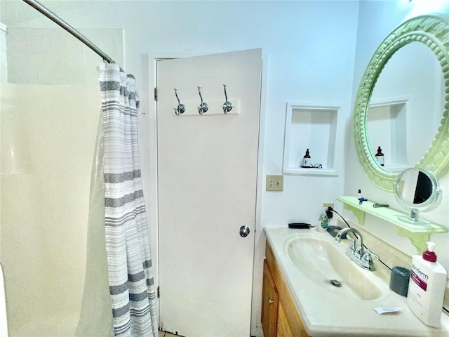 1035 NE 3rd Ave, Gainesville, FL 32601 - full bath with vanity and curtained shower