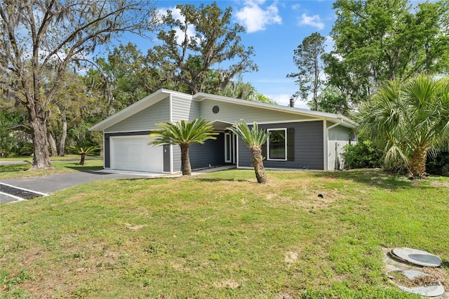 6840 NW 111th Ln, Alachua, FL 32615 - view of front facade featuring a garage, aphalt driveway, and a front yard