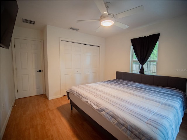 bedroom featuring light wood-style floors, a closet, baseboards, and visible vents
