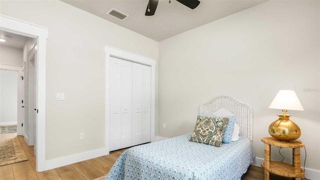 10055 Fox Hollow Dr, Hampton, FL 32044 - bedroom with visible vents, a closet, baseboards, ceiling fan, and wood finished floors