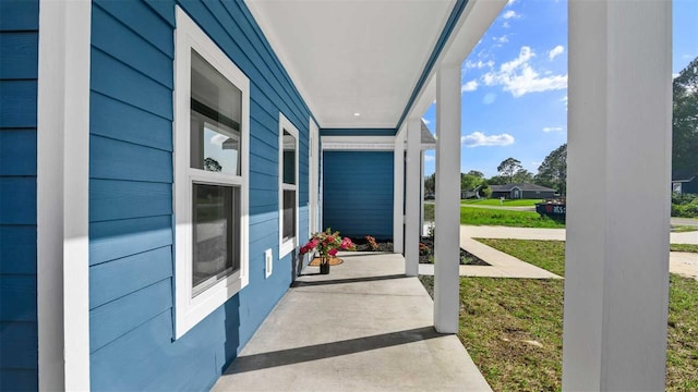 10055 Fox Hollow Dr, Hampton, FL 32044 - entrance to property featuring covered porch