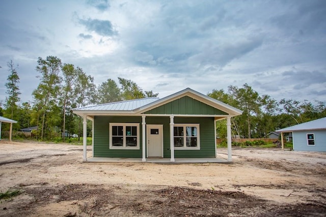 view of front facade with metal roof and covered porch