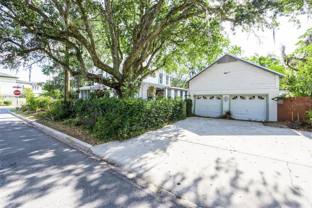 562 NE 2nd Ave, Gainesville, FL 32601 - view of front facade with a detached garage