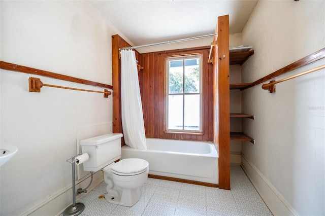 562 NE 2nd Ave, Gainesville, FL 32601 - full bath with shower / bath combo and tile patterned floors