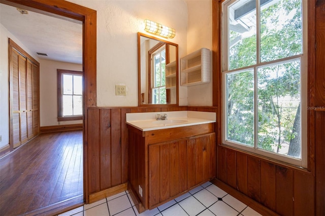 562 NE 2nd Ave, Gainesville, FL 32601 - bathroom with vanity