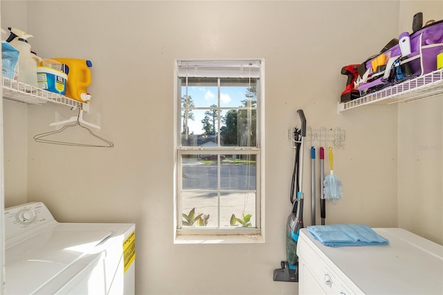 3118 NW 79th Ct, Gainesville, FL 32606 - laundry area featuring independent washer and dryer