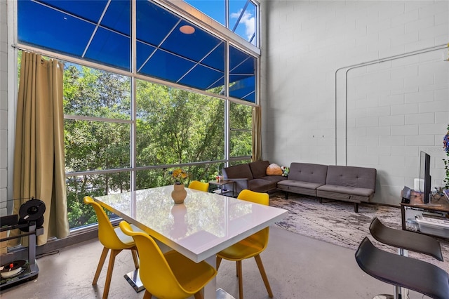 2515 SW 35th Pl Unit 203, Gainesville, FL 32608 - view of sunroom / solarium