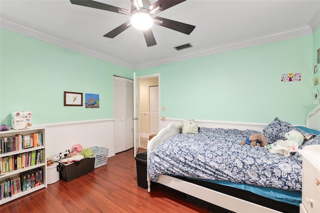 4714 NW 19th Pl, Gainesville, FL 32605 - bedroom featuring visible vents, crown molding, a closet, wood finished floors, and a ceiling fan
