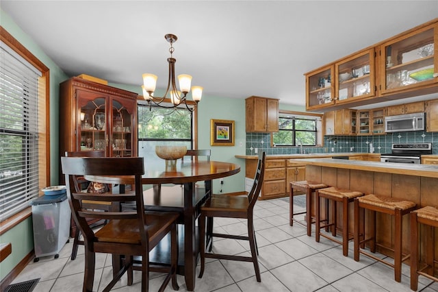 dining room featuring visible vents, an inviting chandelier, and light tile patterned flooring