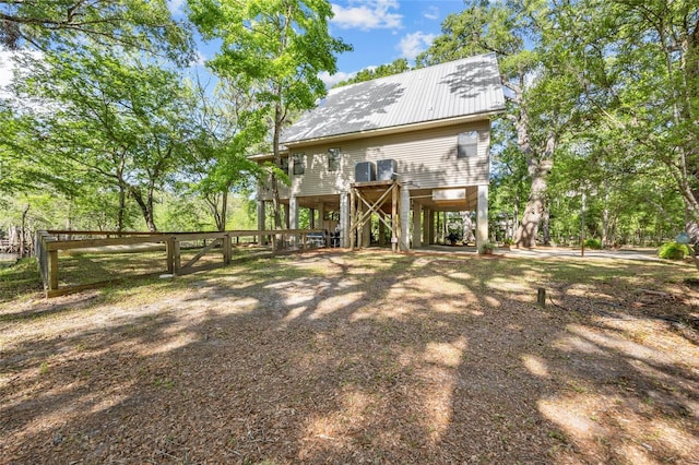 view of yard featuring a carport