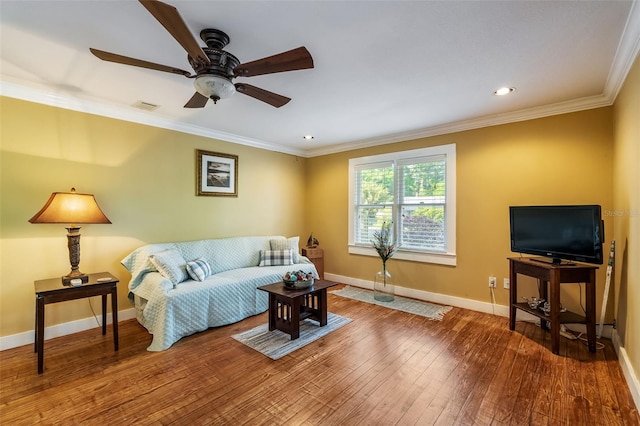 living area with ceiling fan, wood-type flooring, baseboards, visible vents, and recessed lighting